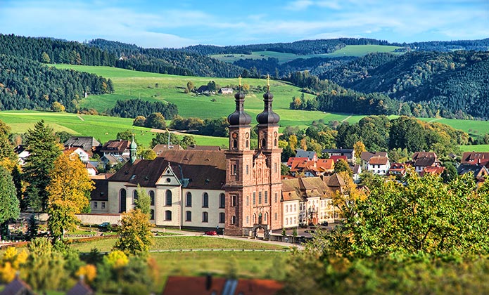 St. Peter mit Barockkirche